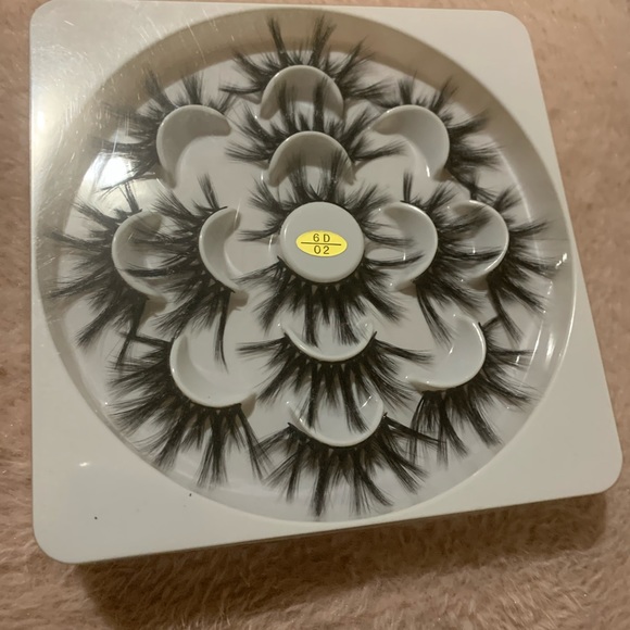 Faux Minx Lash Set - Picture 4 of 5